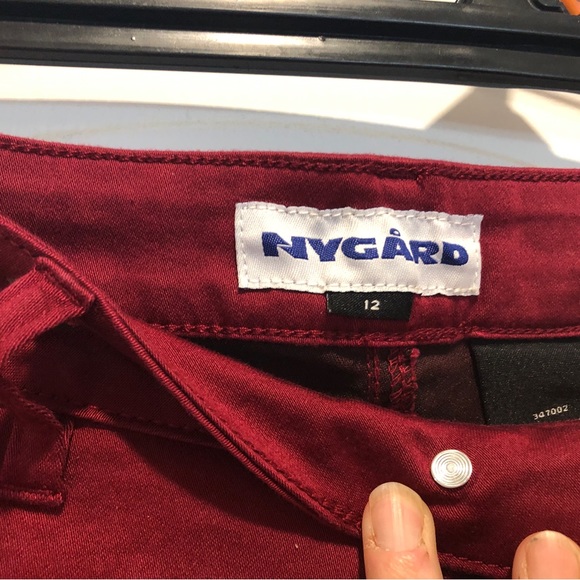 Nygard stretch new never worn. Size 12 beautiful burgundy colour - Picture 2 of 3